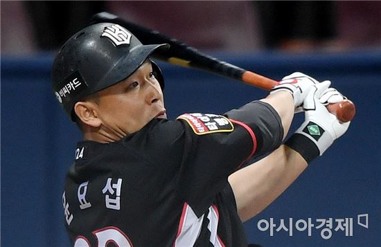 [포토]윤요섭, '추격의 1타점 2루타'