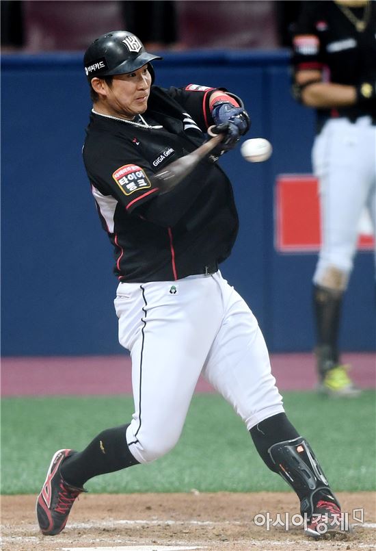 [포토]투런포 이해창, '노리던 공이야'