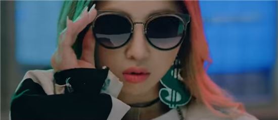 공민지 티저 공개… 강렬한 27초 보여준 '니나노' 뮤직비디오 