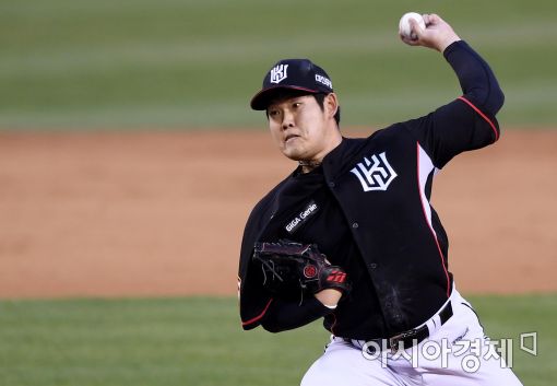 [포토]역투하는 kt 선발 정대현