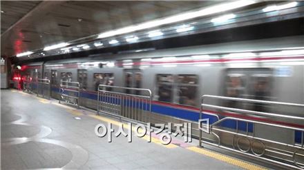 지하철(사진은 기사와 무관함)사진=아시아경제DB