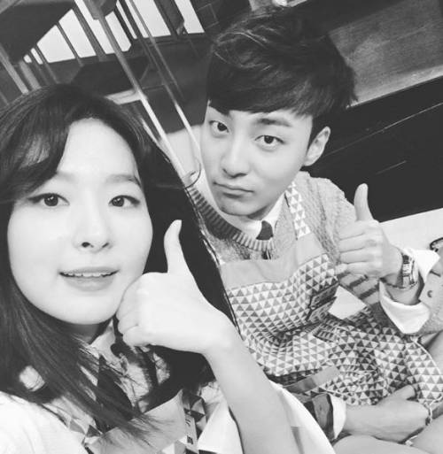 ‘3대천왕’ 로이킴·슬기, 출연 인증샷…다정한 포즈 훈훈