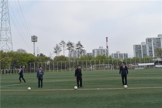 [포토]김성환 노원구청장, 노원구상공회장기 축구대회 참석