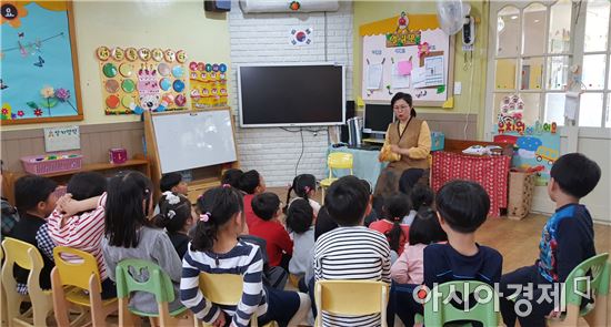 구례군, 매천도서관 ‘이야기보따리할머니’자원봉사 운영