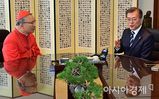 [포토]문재인, 염수정 추기경 예방