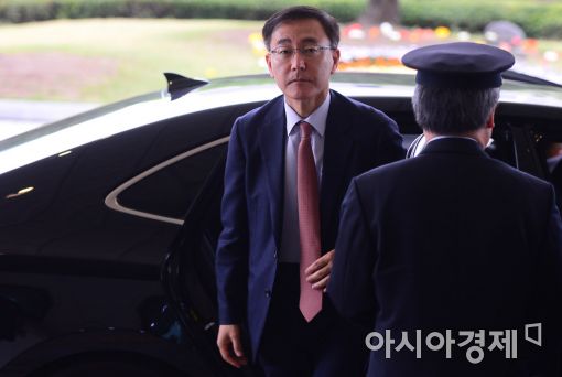 [포토]박 前 대통령 기소 앞둔 김수남 