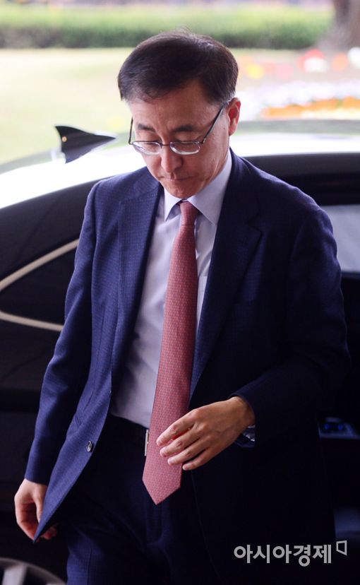 [포토]박 前 대통령 기소 앞둔 김수남 