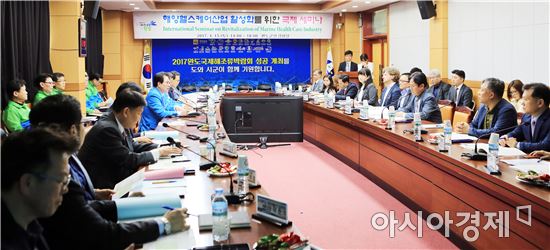 완도군(군수 신우철)은 지난 15일 완도군청 상황실에서 해양헬스케어산업 활성화를  위한 국제 세미나를 개최했다.
