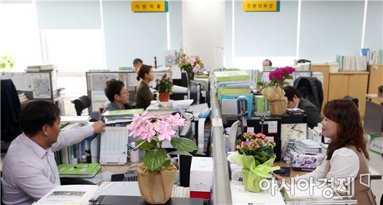 전남도, 화훼농가 어려움 해소 위해 ‘생활속 꽃 문화 운동’나서