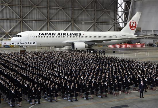 ▲일본항공(JAL) 직원들(사진=EPA연합뉴스)