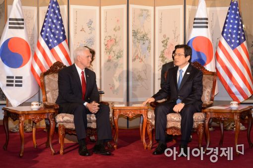 [포토]황교안 권한대행, 펜스 美 부통령과 북핵 논의