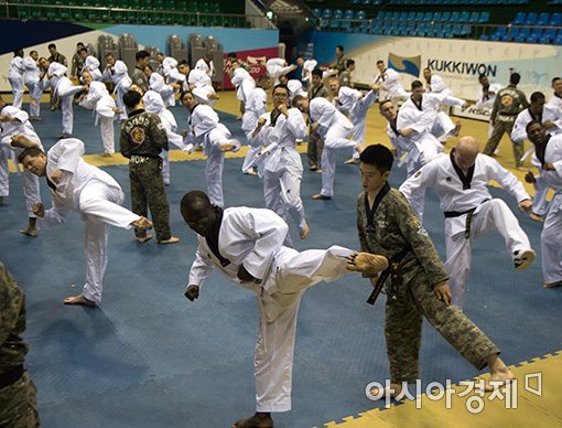 [포토]'주한미군장병 태권도 캠프'