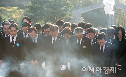 [포토]문재인, 4.19 묘역 참배