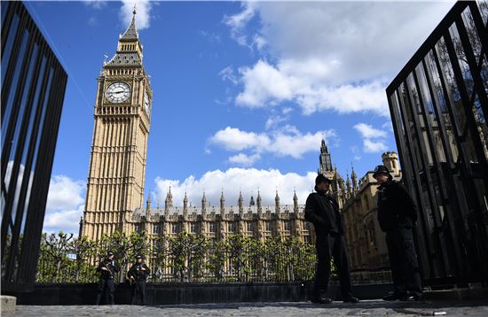 ▲밖에서 바라본 영국 의회의 모습(사진=EPA연합뉴스)