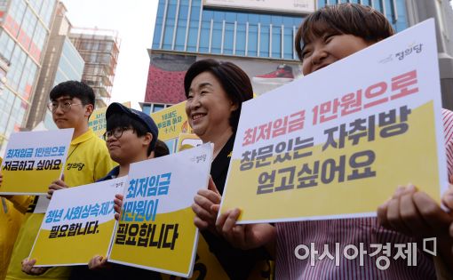 [포토]심상정 '최저임금 1만원 약속'