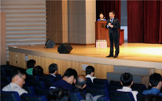 윤장현 광주시장, 2017 공직자 폭력예방 교육 참석