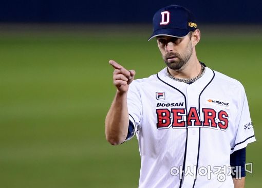 [포토]니퍼트, '도루 저지 좋았어'