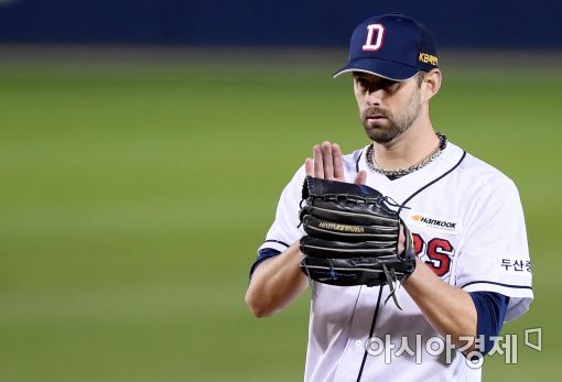 [포토]니퍼트, '도루 저지 좋았어'