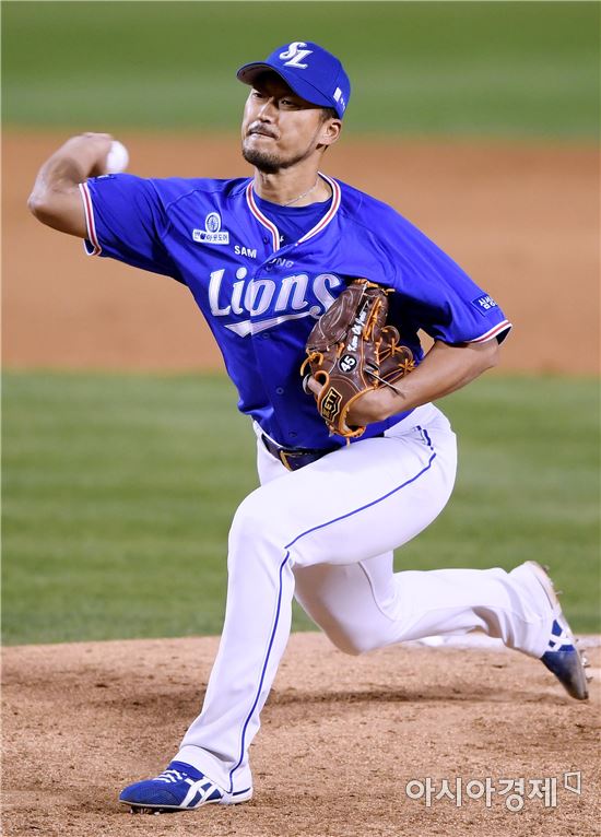 [포토]역투하는 삼성 권오준