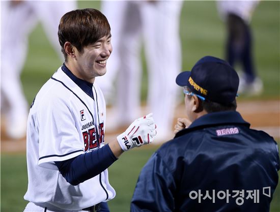 [포토]김재호 '감독님, 제가 끝냈어요'