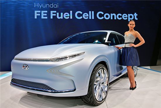 현대자동차가 3월 스위스에서 열린 제네바모터쇼에서 세계 최초로 공개한 'FE 수소전기차 콘셉트'차량. 

