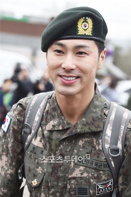 광주에 '유노윤호' 이름 딴 도서관 열린다…팬들이 고향에 기부