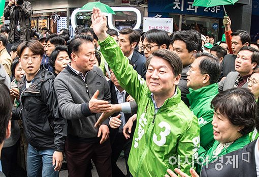 [포토]남대문 시장 찾은 안철수 후보