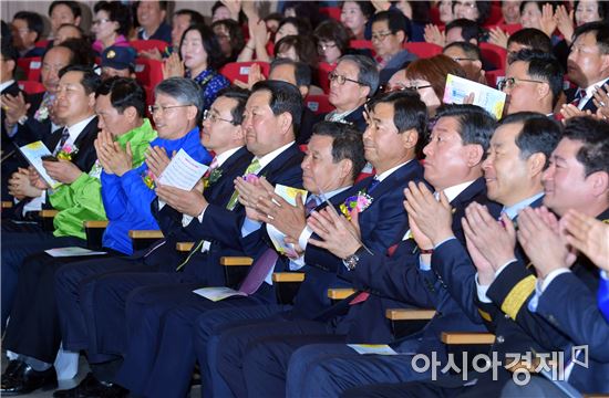 윤장현 광주시장, 2017 남구민의 날 행사 참석