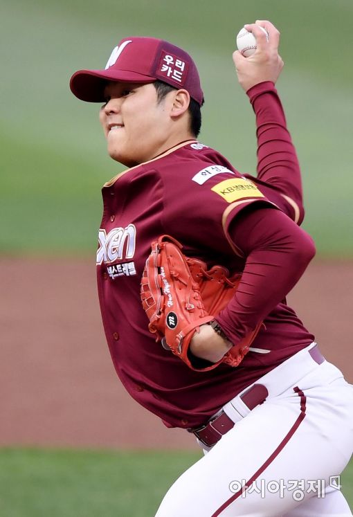 [포토]한현희, '팀 연패는 내가 끊는다'