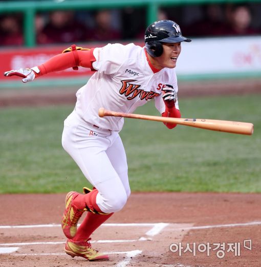 [포토]노수광, '빠른 발로 만든 내야안타'