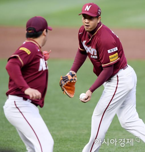 [포토]채태인, '아쉬운 수비 실책'