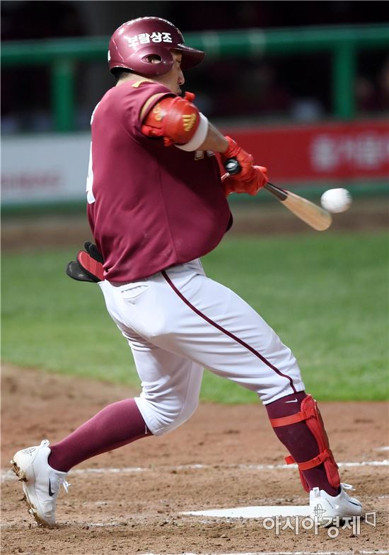 [포토]서건창, '선취 2타점 적시타'