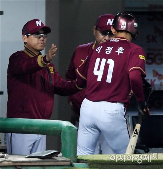 [포토]장정석 감독, '선취 득점 좋았어'