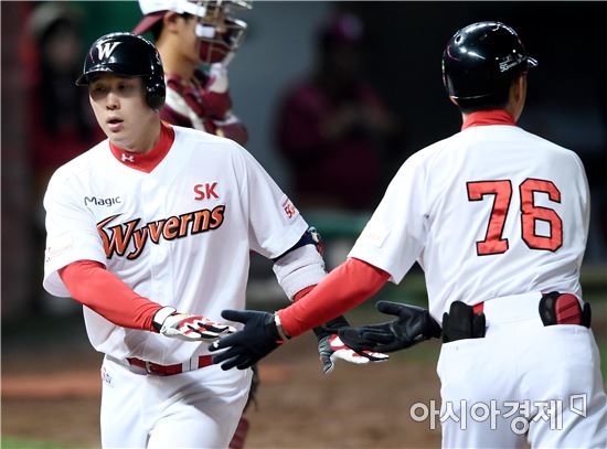 [포토]이홍구, '추격의 솔로포'