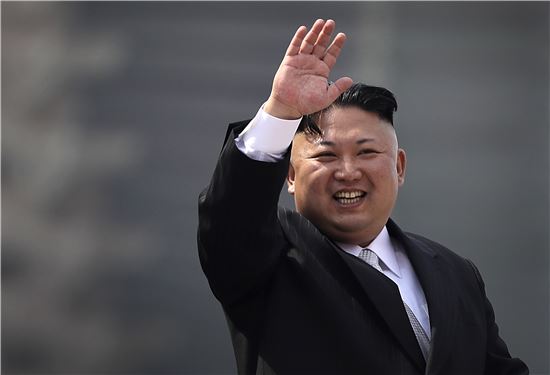 김정은 북한 노동당 위원장이 미국 시사주간지 타임의 '가장 영향력 있는 100인' 명단에 올해로 7년 연속 이름을 올렸다. 명단에는 긍정적인 인물만 선정되는 게 아니다. 세계적으로 따가운 시선을 받는 인물도 뽑힌다(사진=AP연합뉴스).