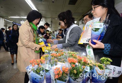 농식품부, 가정의 달 꽃 소비촉진에 팔걷어