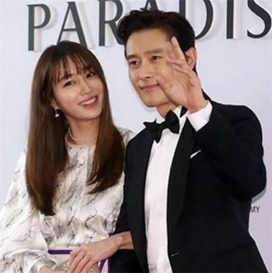 이민정, 남편 이병헌과 근황 공개…우월한 비주얼 과시