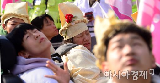 [포토]'똑같은 대우를 원한다'