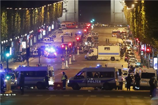 파리 총격테러 자처한 IS "용의자는 아부 유시프"