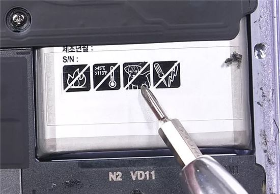 갤S8 내부에 '강아지 접근금지' 라벨, 왜?