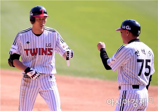 [포토]김용의, '선두타자 안타 출루'