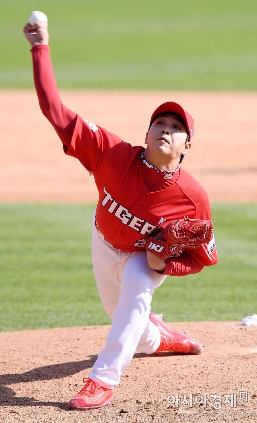 [포토]역투하는 KIA 김윤동