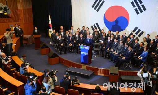 [포토]문재인, "강력한 국방력으로 안보 강화"