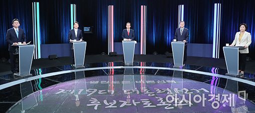 오늘 밤 8시 경제분야 TV토론…후보 5명 일정 최소화하고  경제 분야 '열공'