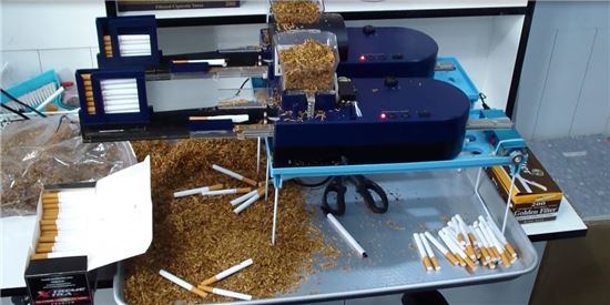 수제담배를 만드는 기계 (사진=연합뉴스)