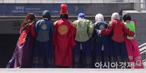 [포토]한복에 빠진 외국인들