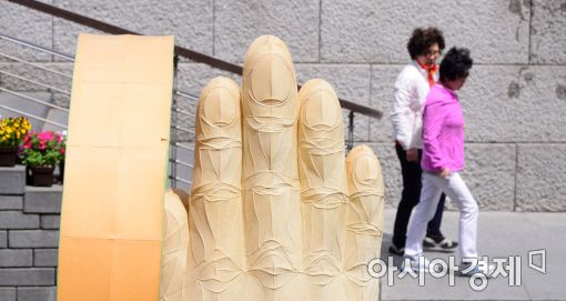 [포토]청계천, 두 손 합장