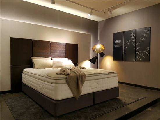 "안양 상권 최대규모" 시몬스, 의왕평촌점 리뉴얼 오픈 