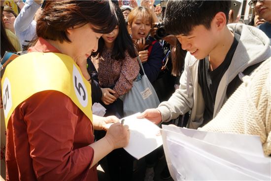 심상정 "77만원 세대 청년들 출발선 동등하게 만들 것"