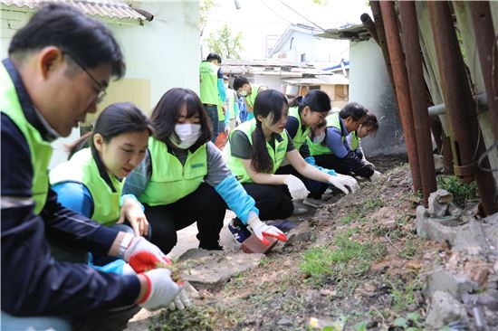 "사랑의 집수리로 '따뜻한 나눔' 실천합니다"